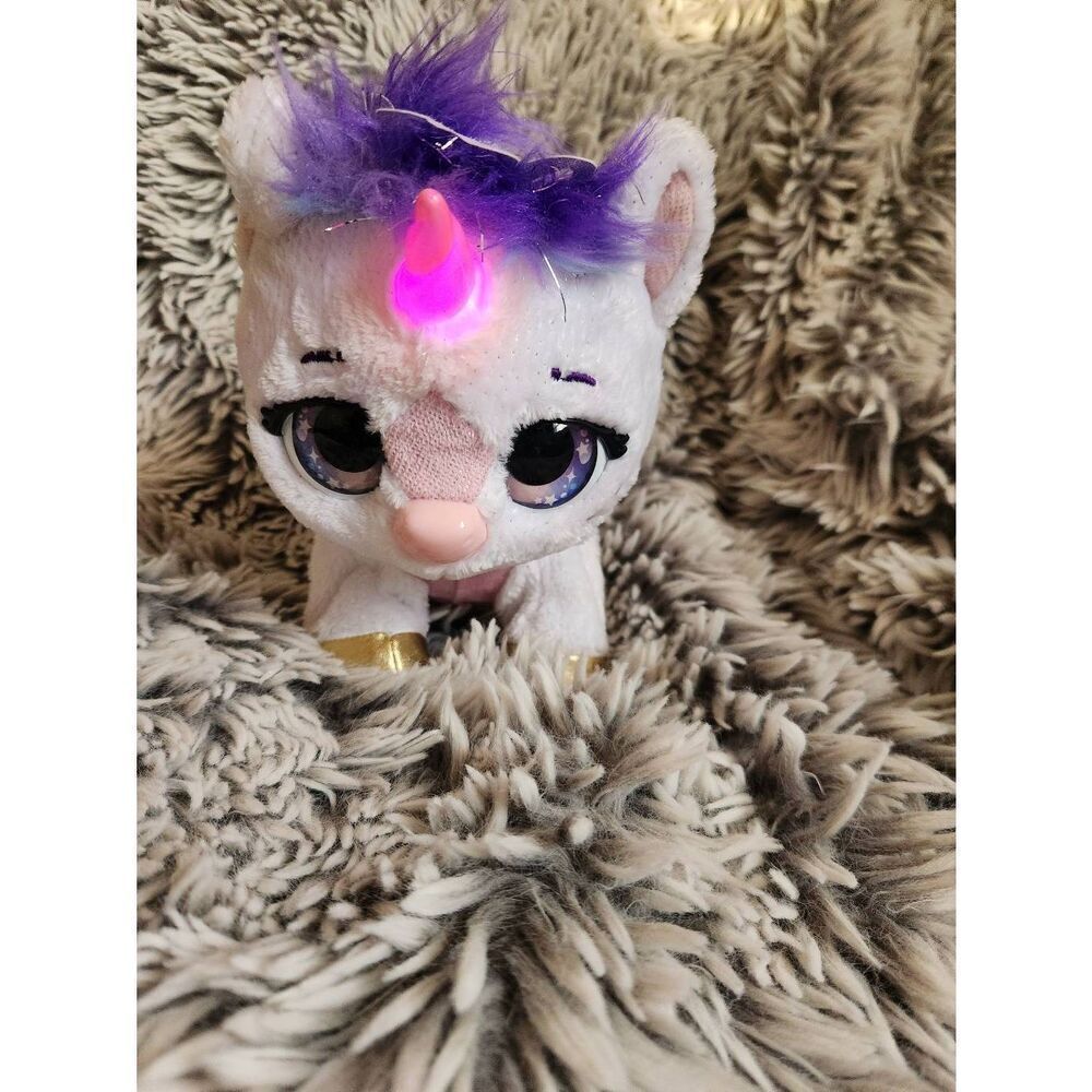 Present Pets Light Up Horn UNICORN Interactive Plush. WORKS WELL